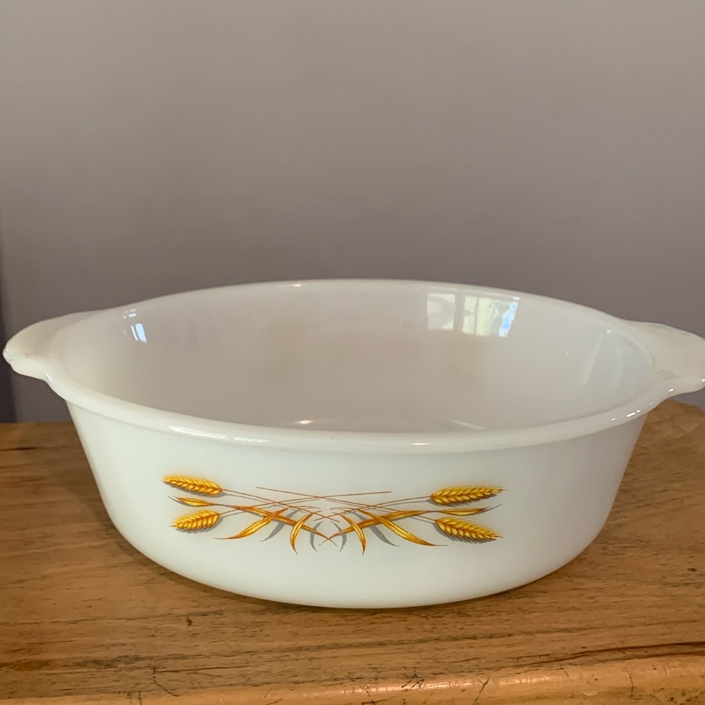 Fire King 1.5 Qt dish